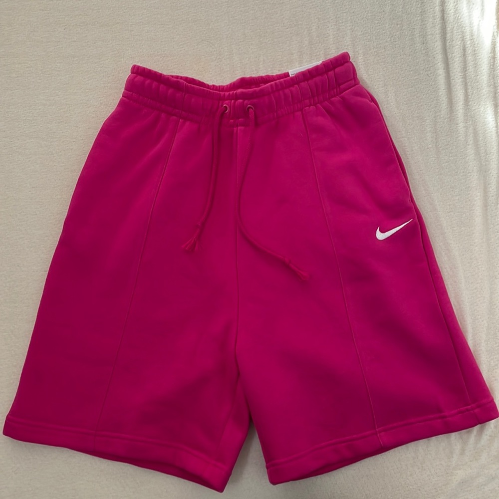 Nike Loose Fit High Rise Women’s Hot Pink Shorts